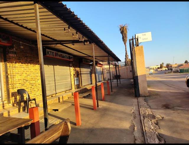 BUSINESS FOR SALE IN LENASIA EXT 3